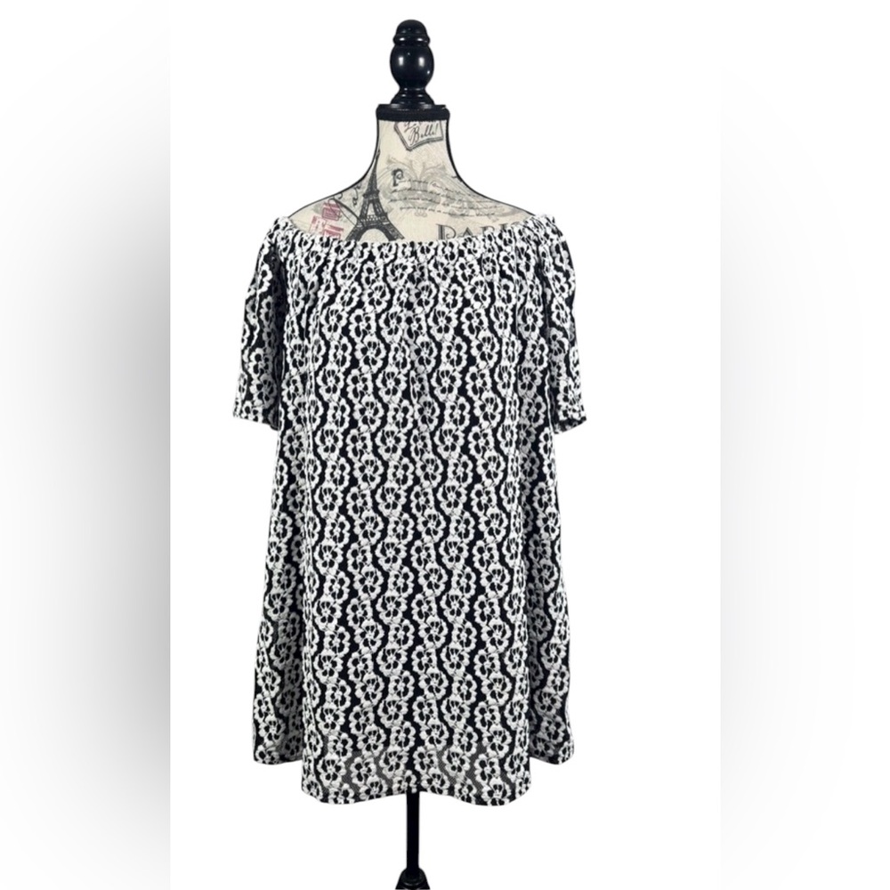 T.C. Elli's USA Black and White Embroidered Shirt Sleeve Off Shoulder Size S